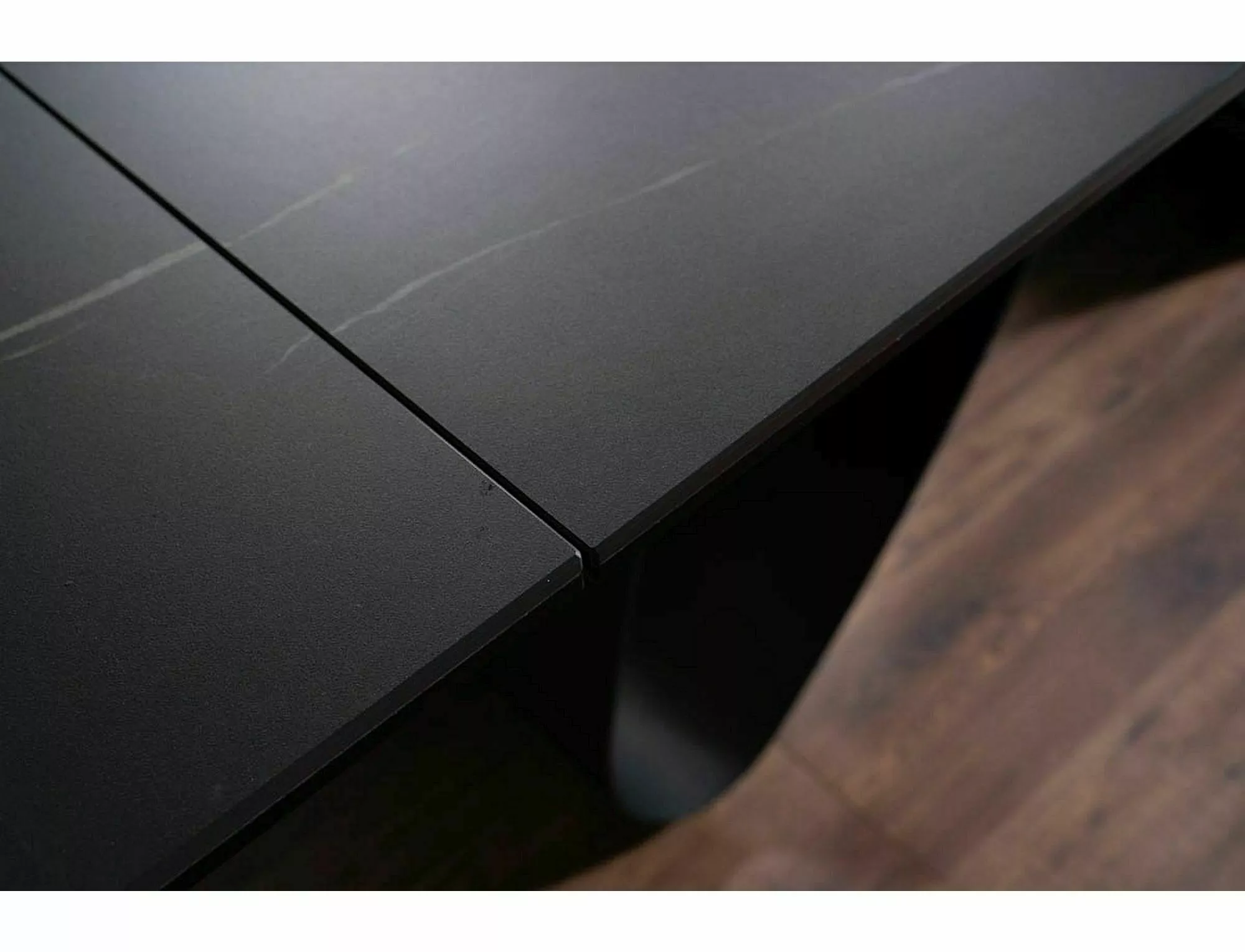 Close-up of Salvadore Sahara Noir extending dining table showing black ceramic surface and extension joint