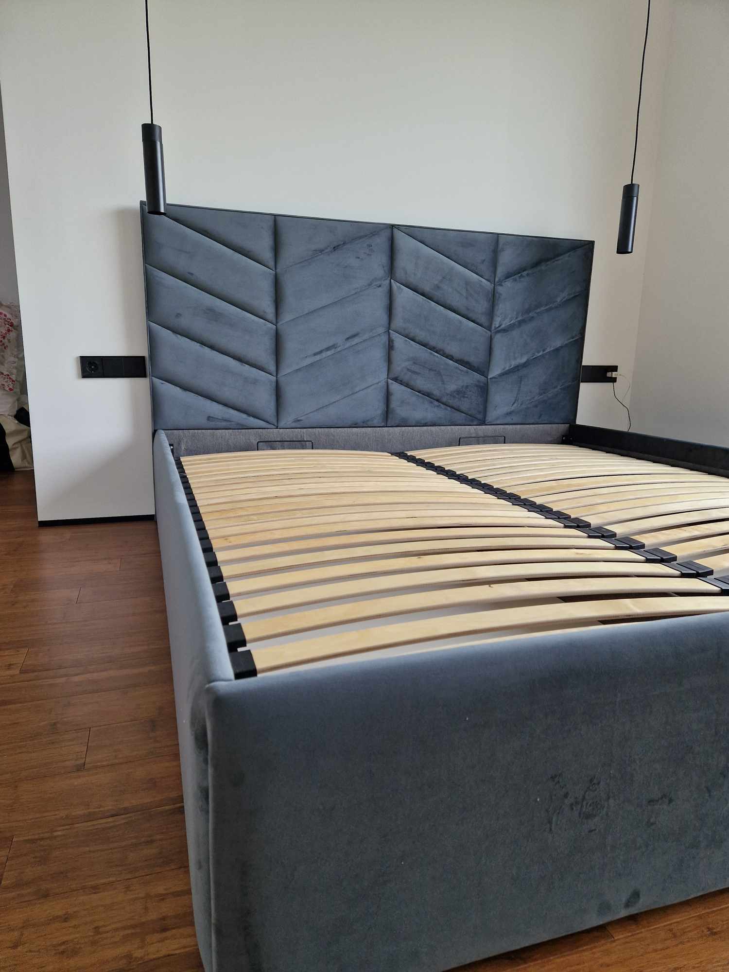 Bed frame CHEVRON with storage - Image 2