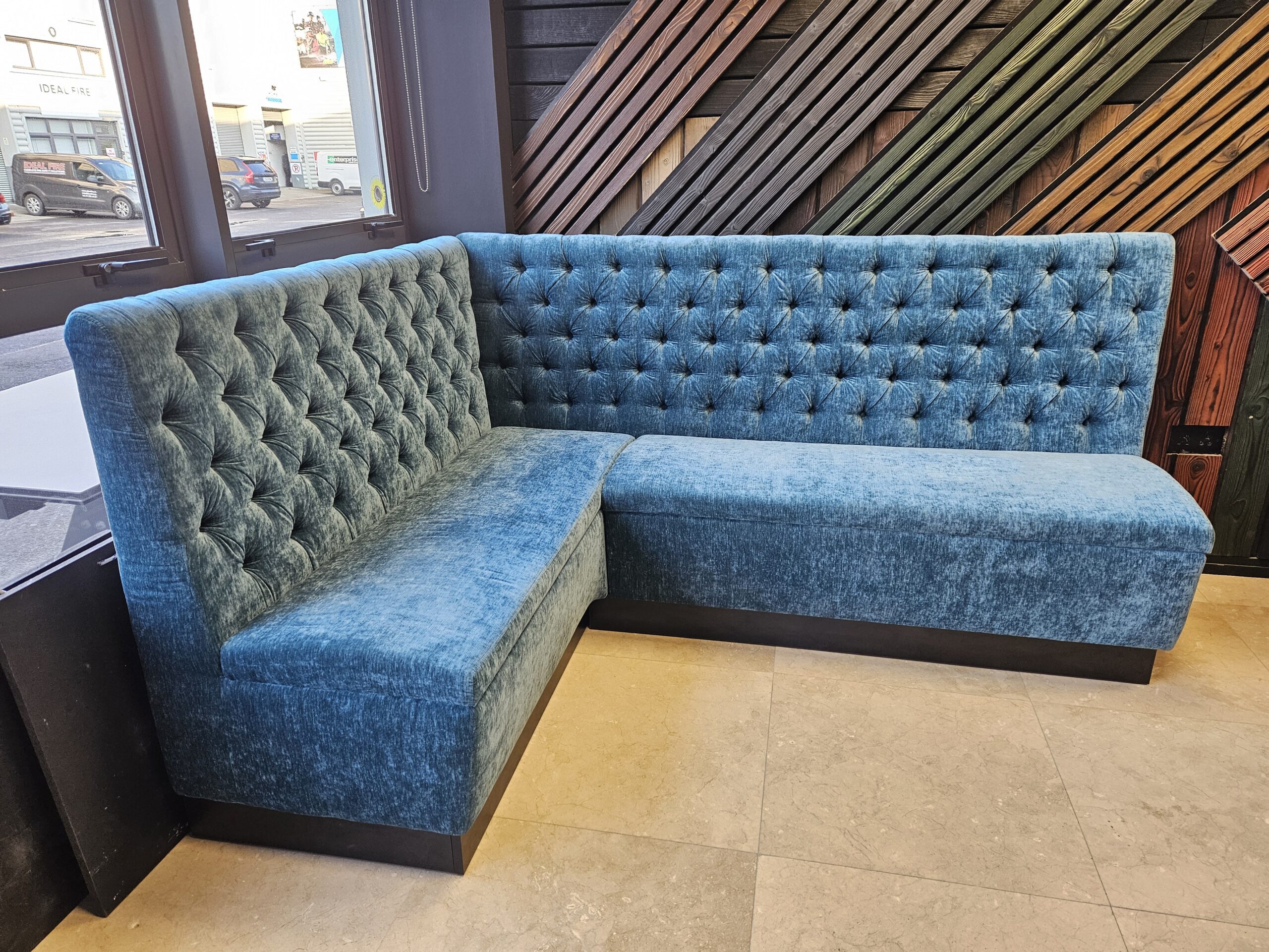 !SALE! Chesterfield Style L-shaped Banquette Seating 200 cm x 150 cm