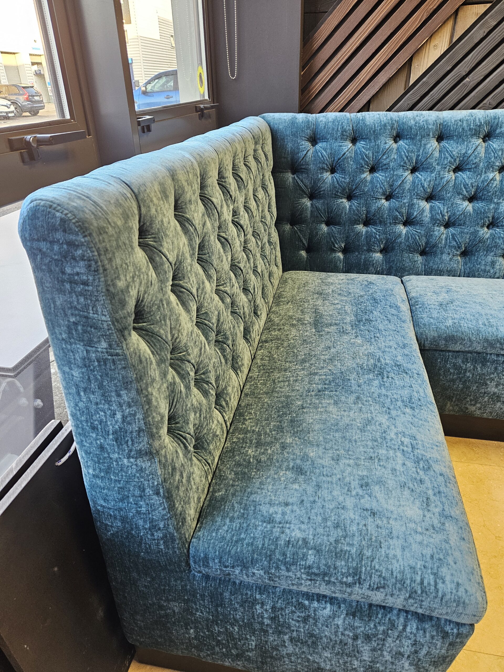 !SALE! Chesterfield Style L-shaped Banquette Seating 200 cm x 150 cm - Image 6