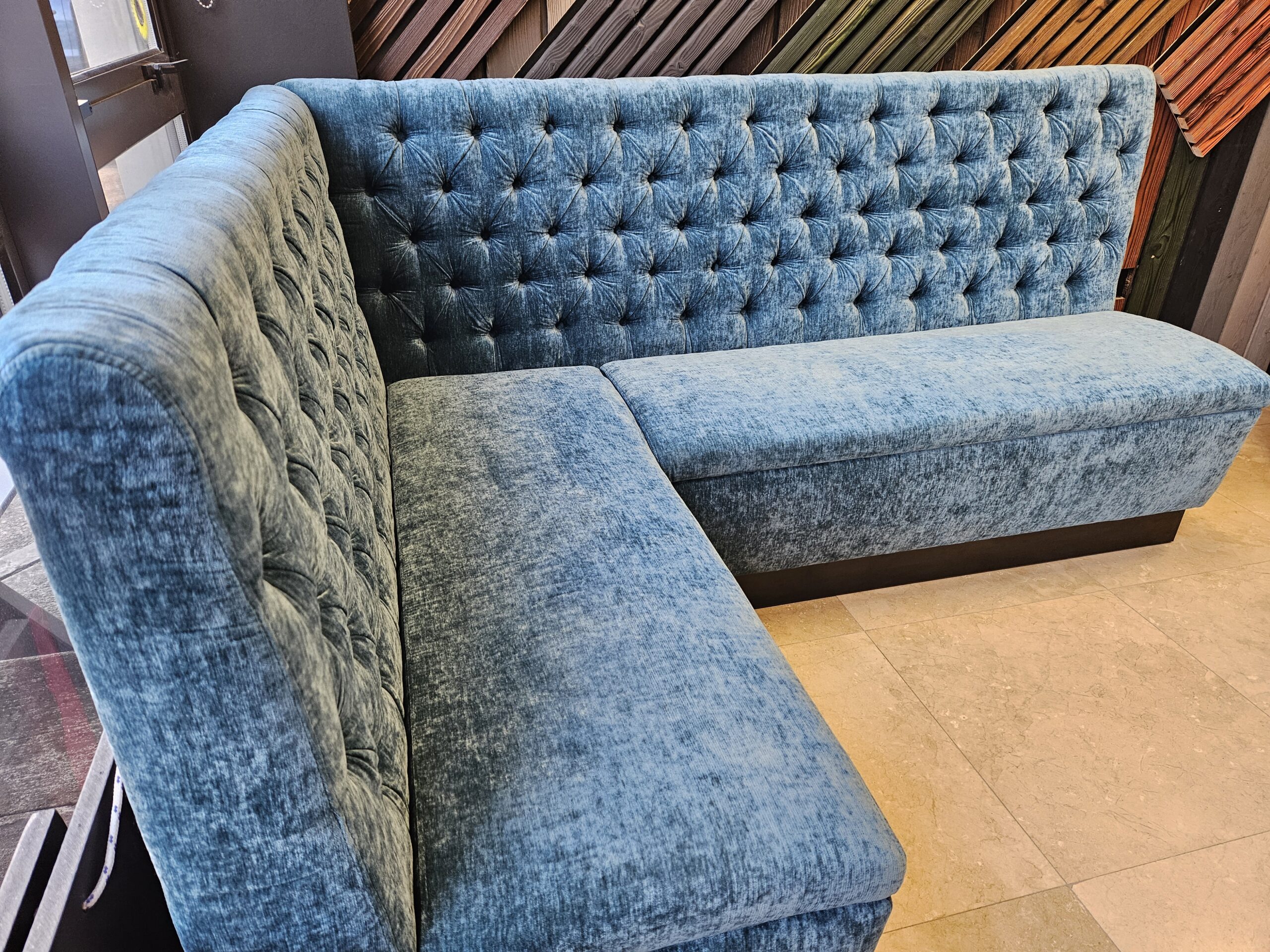 !SALE! Chesterfield Style L-shaped Banquette Seating 200 cm x 150 cm - Image 7