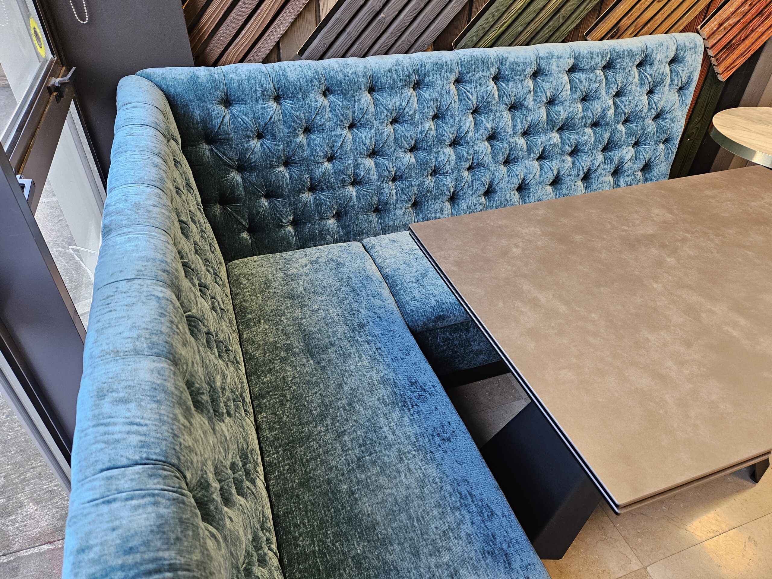 !SALE! Chesterfield Style L-shaped Banquette Seating 200 cm x 150 cm - Image 10