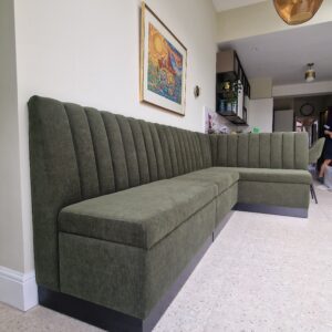 Bespoke Channel Style L-shaped Banquette Seating 295 x 140 cm, 4 Chairs and 2 Barstools