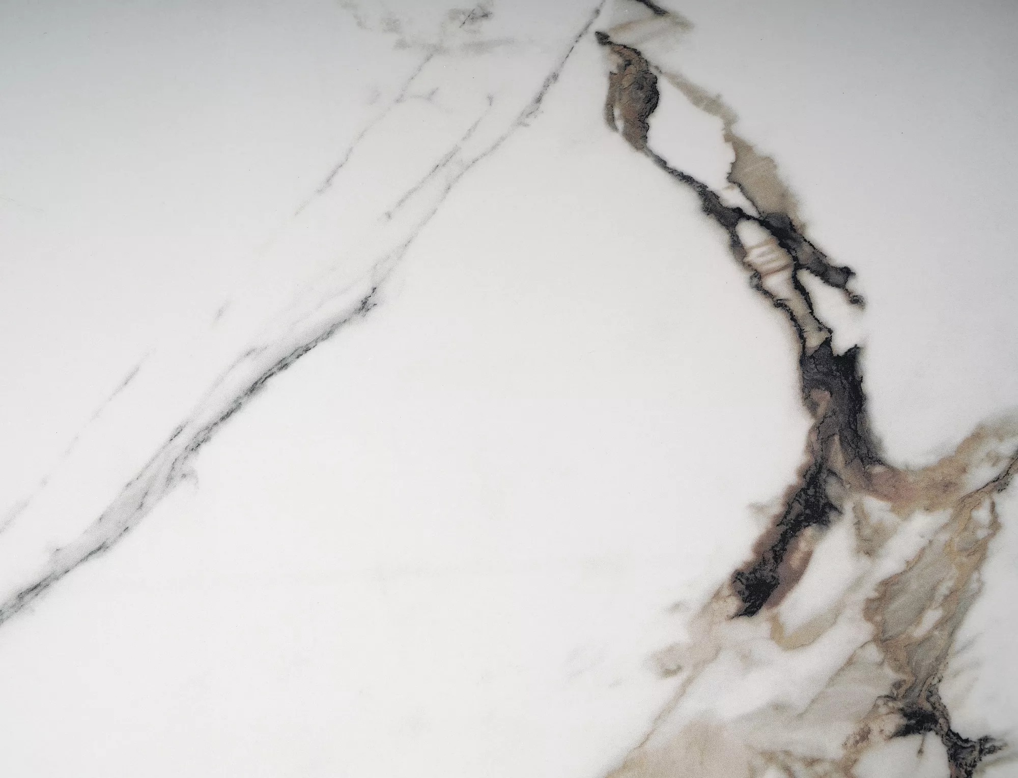 Amber Bianco Spanish ceramic tabletop with white marble effect and elegant gold and grey veining